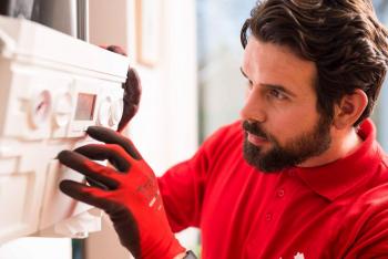 engineer-fixing-boiler_0.jpg